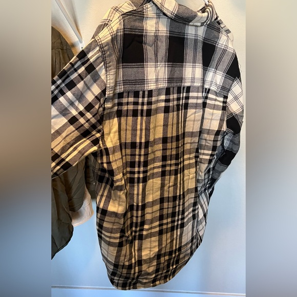 Zara button down plaid shirt. Size medium - Picture 3 of 3